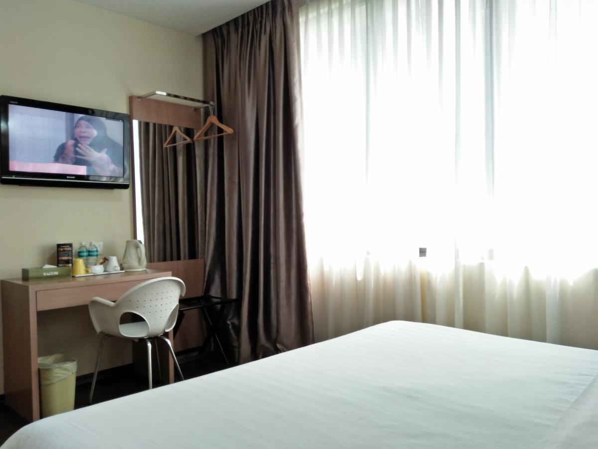 Baguss City Hotel Johor Bahru Extérieur photo